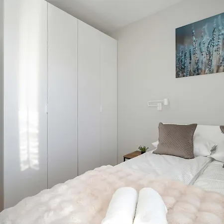 Bright Bulgarska With Parking Near Enea Stadium By Renters Poznan